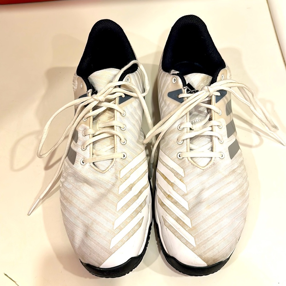ADIDAS 🎾MENS WHITE AND GRAY BARRICADE COURT TENNIS SHOES IN SIZE 13